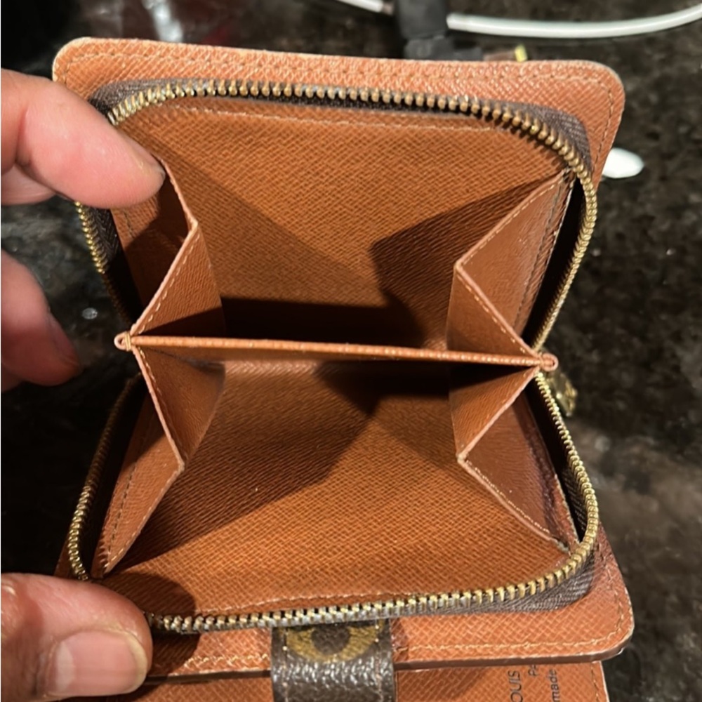 Authentic Louis Vuitton Wallet excellent condition. Certificate - Picture 3 of 8